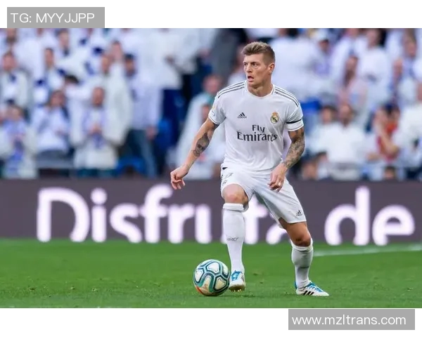 克罗斯在足球世界中的传奇之路与技术解析：从青涩少年到顶级中场巨星的成长历程